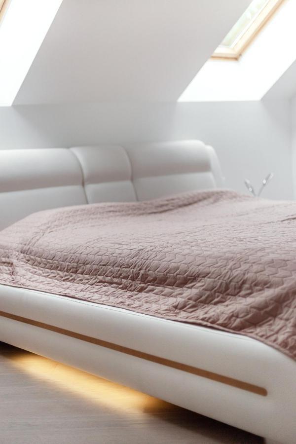 Luxurious Kaunas Basilica Apartment In Old Town By Urban Rent Esterno foto